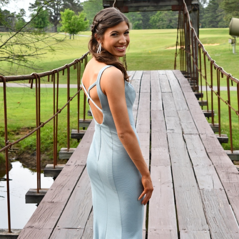 Elegant Light Blue Sleeveless Dress